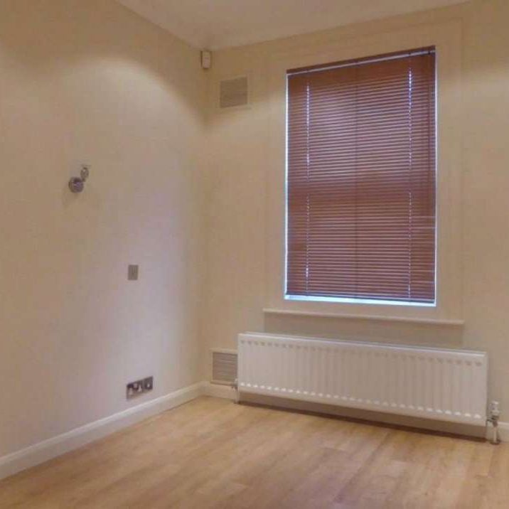 A one bedroom ground floor apartment to rent, benefiting from a private garden. - Photo 1