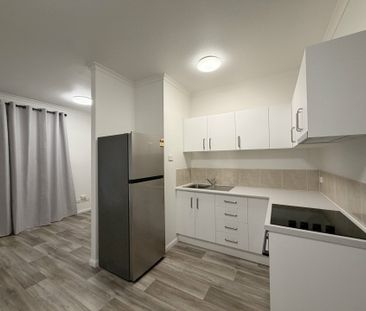 BEAUTIFULLY RENOVATED UNIT - Photo 2