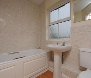 3 bedroom flat to rent - Photo 6