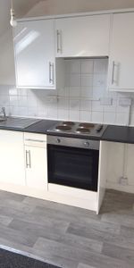 To Let 1 Bed Flat - Photo 4