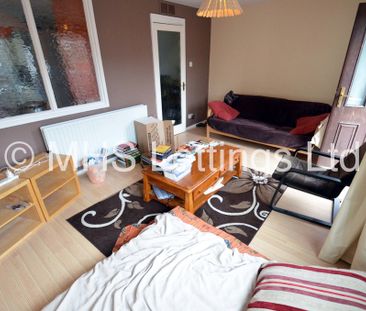 2 Bedroom Mid Terraced House for rent in Consort View - Photo 6
