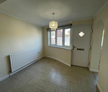 4 bedroom semi-detached house to rent - Photo 2