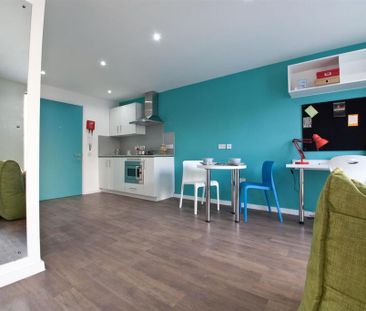 1 bedroom in a flat share to rent - Photo 3