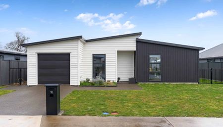 Low maintenance living - Photo 4