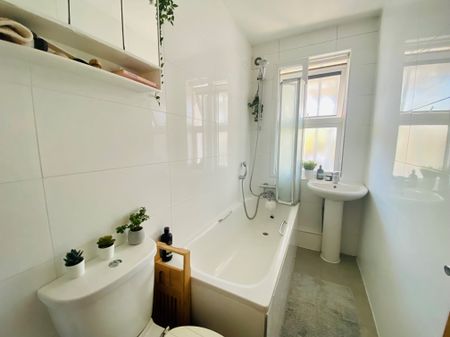 Stapleton Hall Road, London, N4 - Photo 5