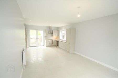 33 Lisburn Road, Ballynahinch, BT24 8TH - Photo 3