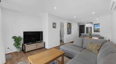 Modern 3-bedrooms, 2-bathrooms, with Private Outdoor Space! - Photo 3