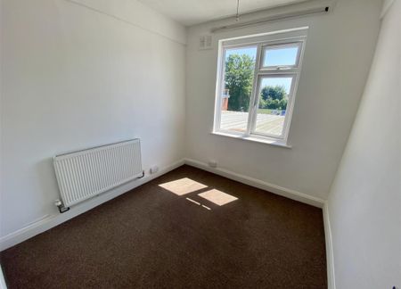 3 bedroom flat to rent - Photo 2