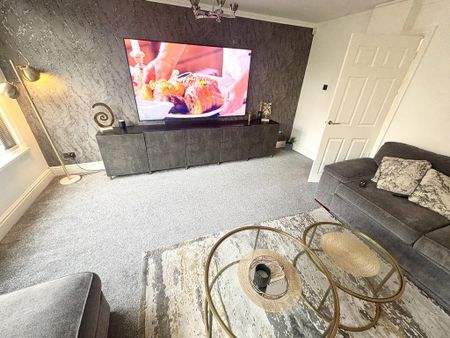 4 bedroom semi-detached house to rent - Photo 4