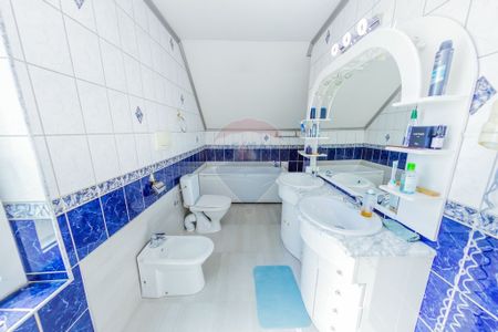 Vilă cu 5 camere de închiriat - Fotografie 3