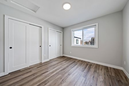 1502 10 Ave SE, Calgary - Photo 2