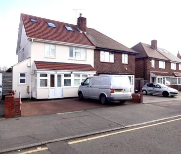 5 Bed Semi-Detached House, Leyswood Drive, IG2 - Photo 3