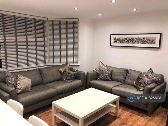 3 bedroom flat to rent - Photo 1