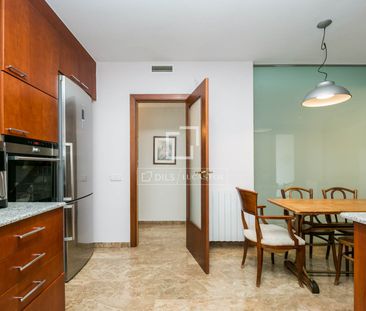 Excellent 5 Bedroom house / villa for rent in Montmar, Barcelona - Photo 4