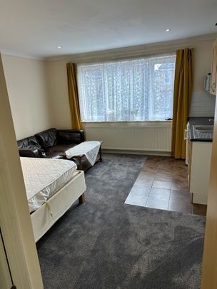 Room in a Shared House, Woolstone Road, SE23 - Photo 1