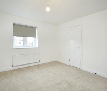4 bedroom detached house to rent - Photo 3