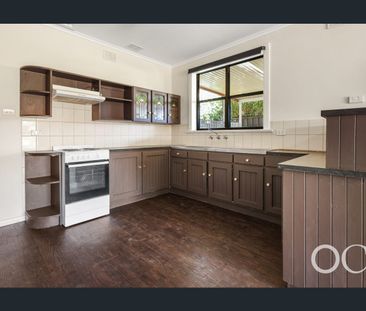 Open the door to easy living by the coast - Photo 5