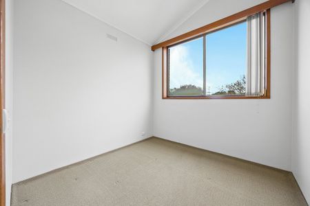TWO BEDROOM TOWNHOUSE IN GREAT LOCATION - Photo 2