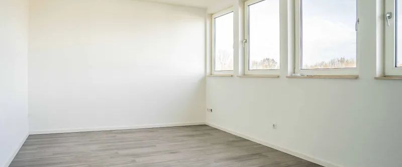 Nettes Dachgeschoss-Appartement mit Einbauküche und Aufzug in ruhiger Lage - Photo 1