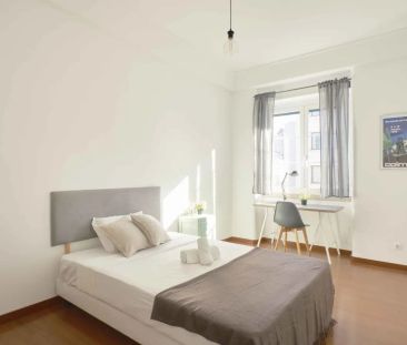 Room in a shared 8-bedroom apartment for rent in Lisbon - Foto 6