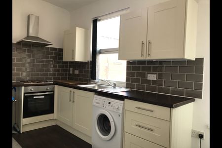 1 Bed Flat, Roundhay Road, LS8 - Photo 5