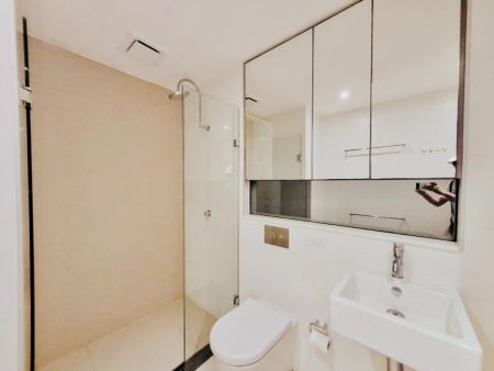 2 bed 2 bath - Photo 5