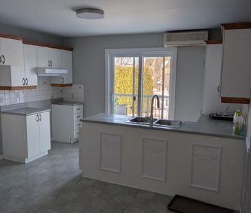 Condo 5 1/2, a louer , lumineux et bien situé . - Photo 2