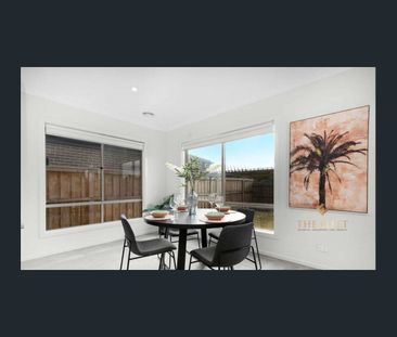 Contemporary 4-Bedroom Home with Modern Finishes. - Photo 4