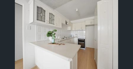 Renovated Ground-Floor Apartment - Photo 3