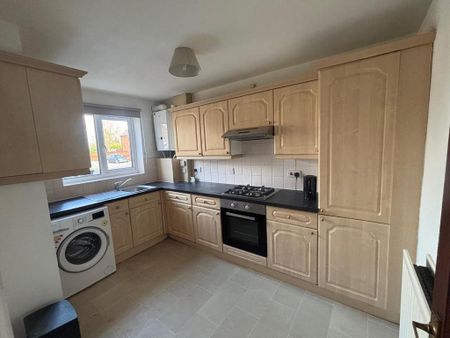 2 bedroom end of terrace house to rent - Photo 2