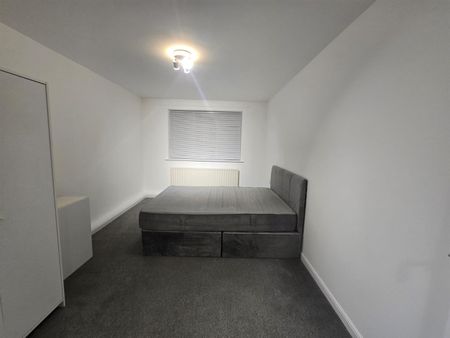 Pond Lees Close, Dagenham RM10, London - Photo 2