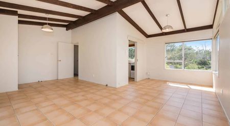 3 Bedroom in Double Westlake Zone! - Photo 2