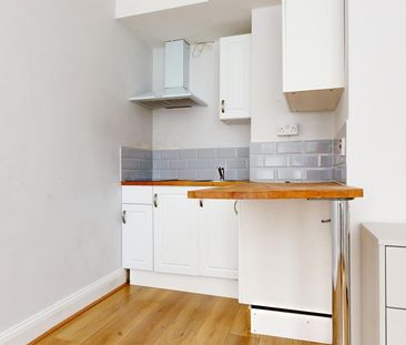 studio property to let - Photo 6