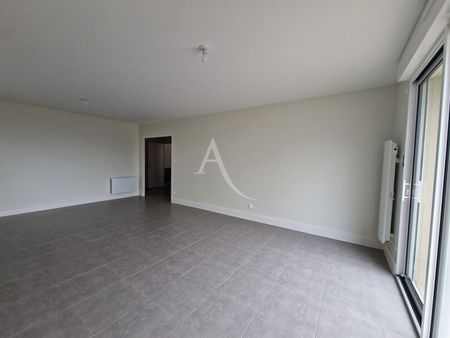 Location Appartement 4 pièces 112m² DOUE LA FONTAINE 49700 - Photo 2