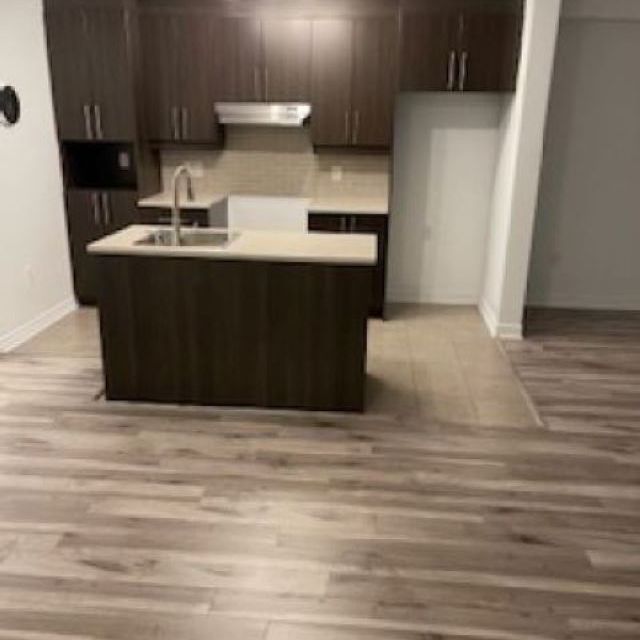 3 1/2 Porte Patio Avec Terrasse - Photo 1