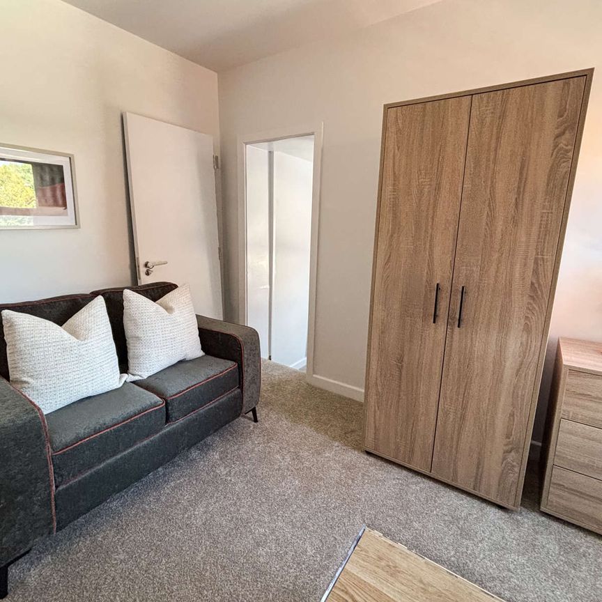 ✨ En-Suite Rooms w/ Kitchenettes | Bills Inc. 💡 Room 8 - Photo 1