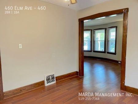 CHARMING 2-BEDROOM/1BATH MAIN FLOOR APARTMENT + HYDRO & GAS - Photo 4