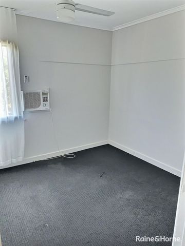 CHARMING RENOVATED COTTAGE IN CENTRAL LOCATION - Photo 5