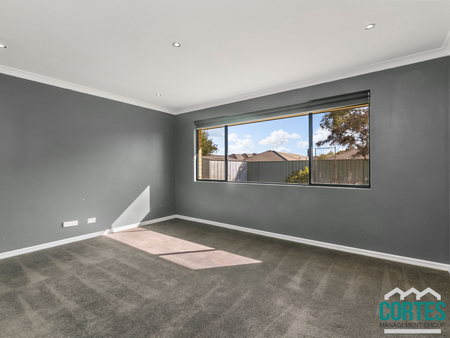 6 Avon Cres, Atwell WA 6164 - House For Rent | Domain - Photo 3