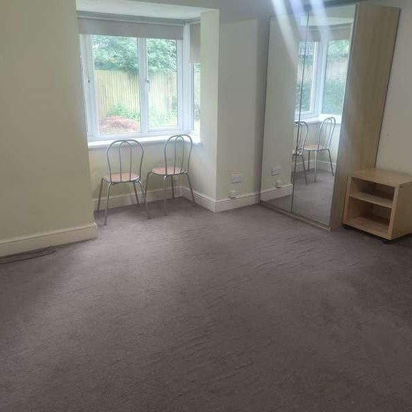 Acorn Grove, Hayes, UB3 - Photo 1