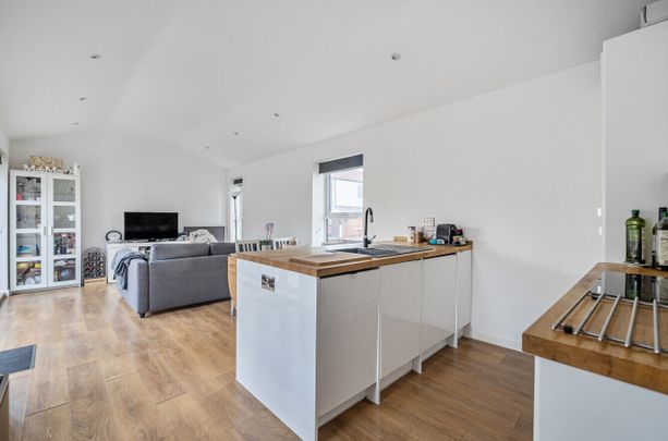 Abbotts Road, Mitcham, CR4 - Photo 1