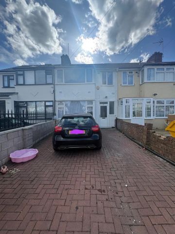 4 bed semi-detached house to rent in Turner Road, Edgware, HA8 - Photo 5