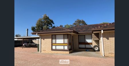Neat 2 Bedroom Unit - Photo 4
