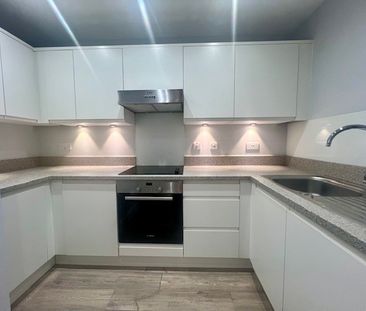 Guildgate House, High Street, Crowthorne, RG45 - Photo 2