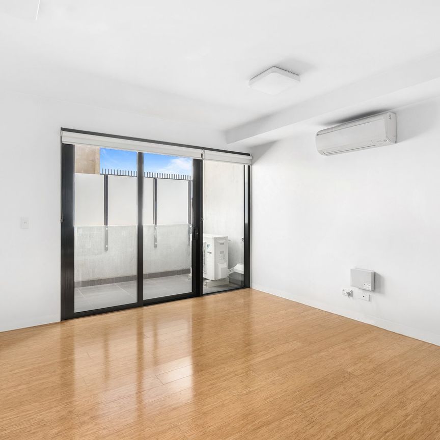 Contemporary Comfort with City Convenience in Brunswick! - Photo 1
