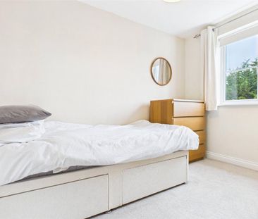5 bedroom end of terrace house to rent - Photo 3