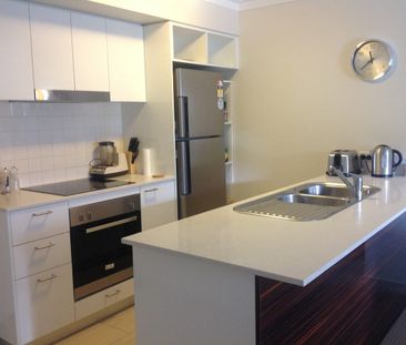 1 Bedroom Furnished apartment, with a STUDY!!! - Photo 4