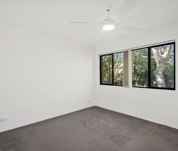 Relaxed Living in a Quiet North Wollongong Pocket - Photo 2
