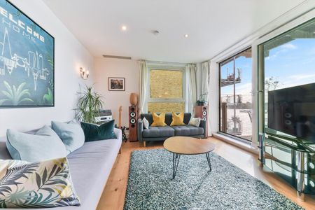 Beautiful one bedroom apartment available to rent on the river in Wapping. - Photo 2