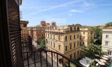 Center-Piazza del Popolo: Attic. Spacious 280mq, bright flat with panoramic view. Entrance, double living room, 4 Bedrooms, 3 baths, air conditioning, parquet floors. Rif#2230 - Photo 4
